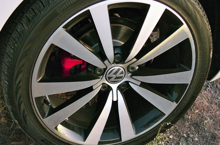  Volkswagen Beetle Turbo 2012 года  (фото 2 из 84)